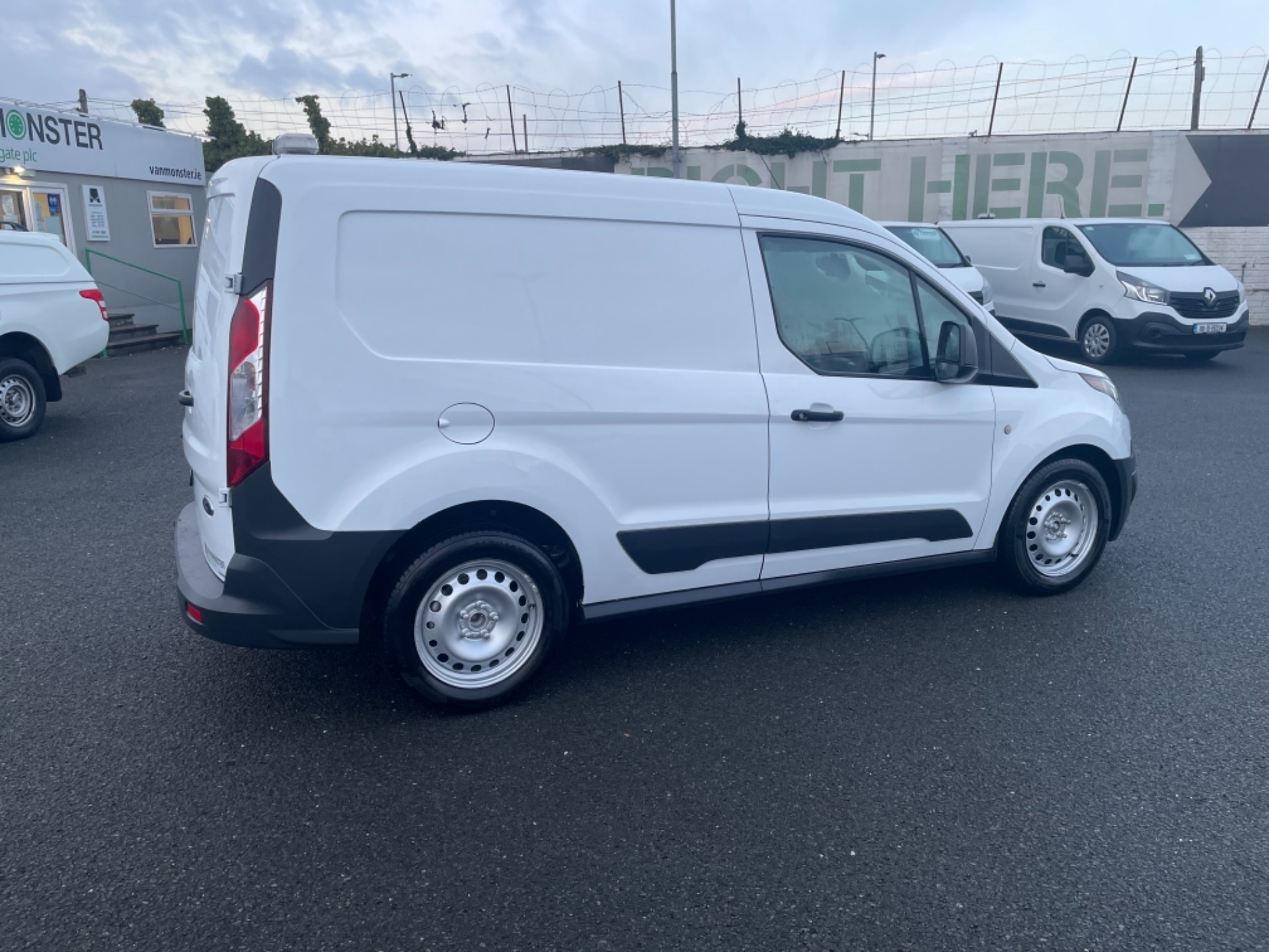 2017 Ford Transit Connect Connect SWB Base1.5td75ps 5SPD (171D30854) Image 7