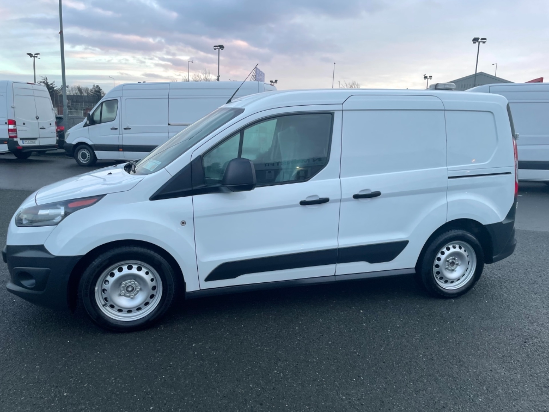 2017 Ford Transit Connect Connect SWB Base1.5td75ps 5SPD (171D30854) Thumbnail 4
