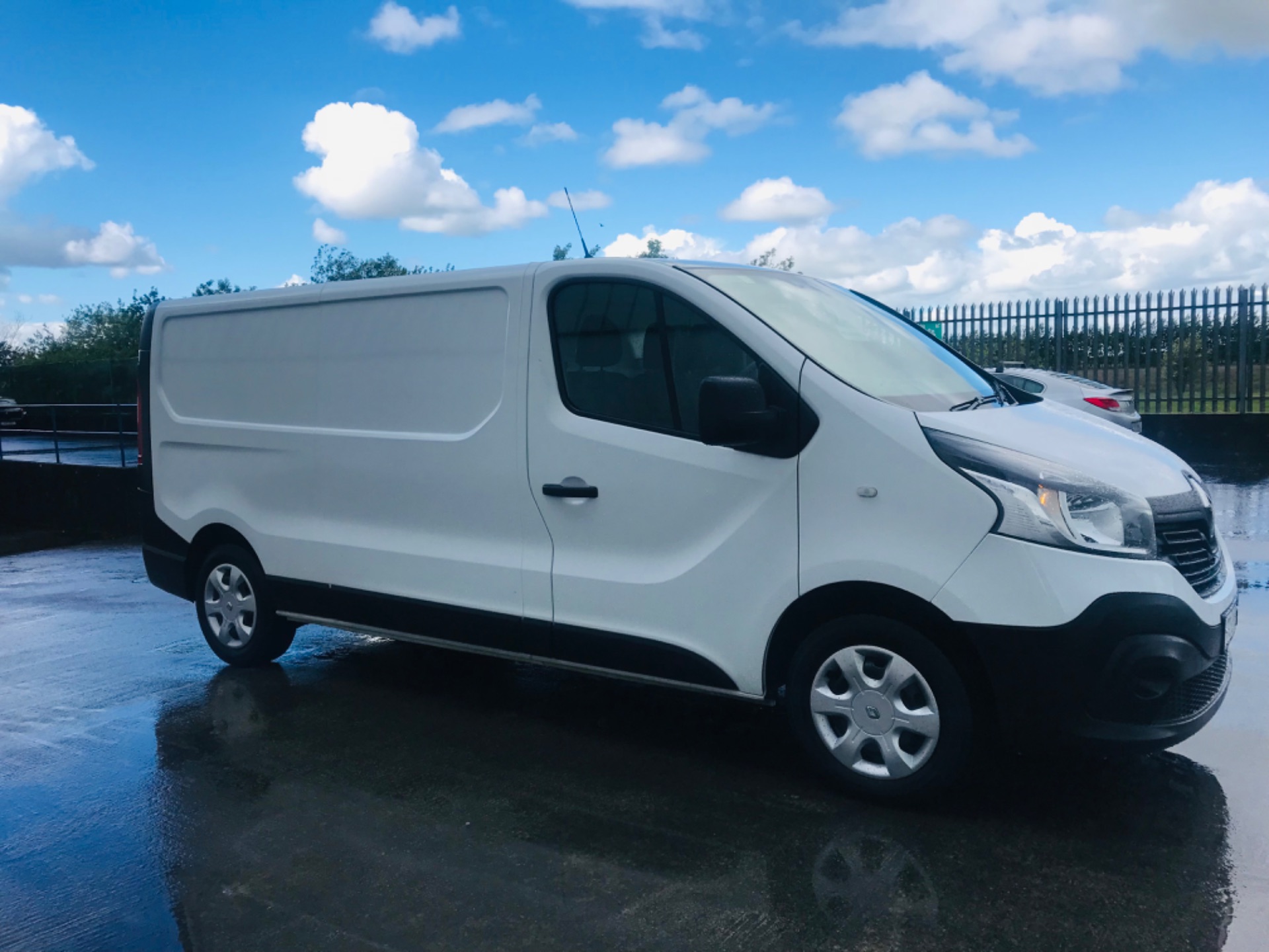 2017 Renault Trafic LL29 DCI 120 Business 3DR (172D19575) Thumbnail 3