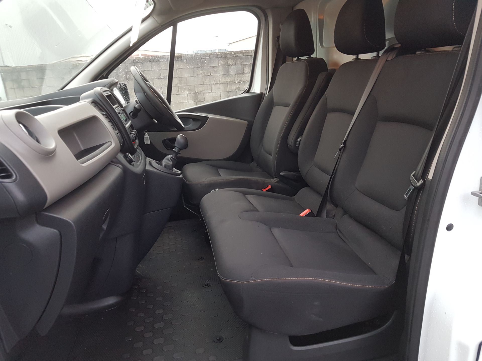 2018 Renault Trafic LL29 DCI 120 Business 3DR (181D11485) Thumbnail 12