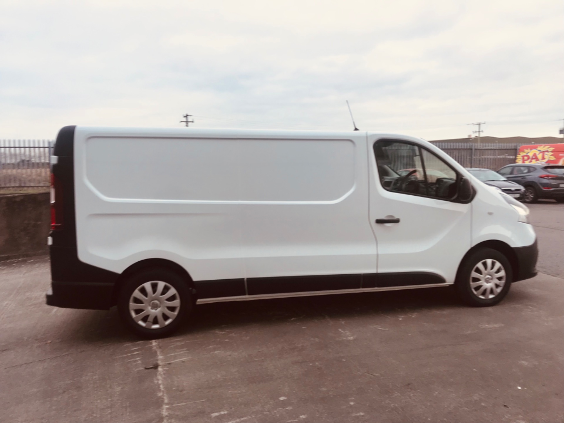2018 Renault Trafic LL29 DCI 120 Business 3DR (181D11530) Thumbnail 4