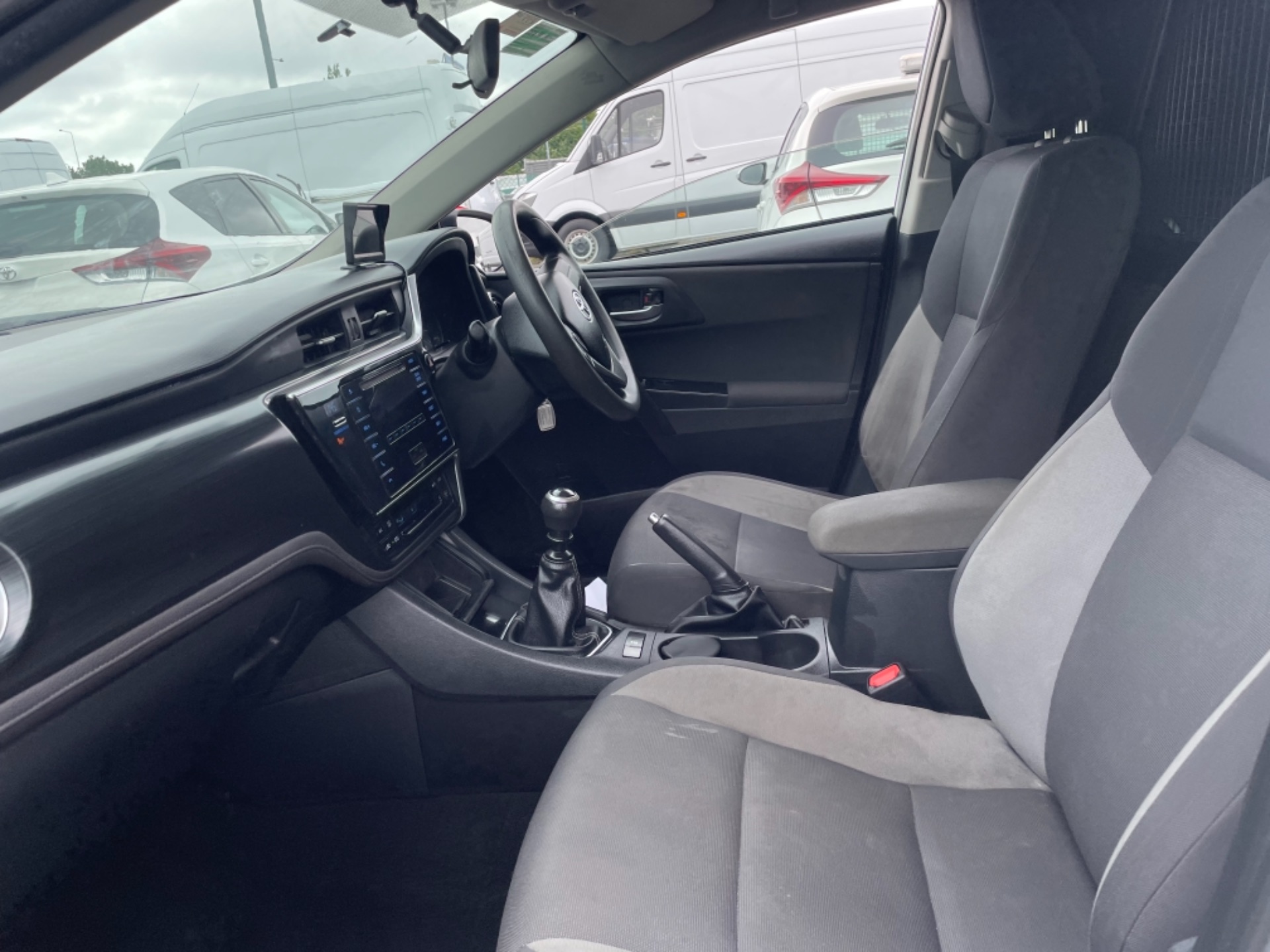 2018 Toyota Auris VAN 1.4 D4D Terra 4DR (181D12183) Thumbnail 11