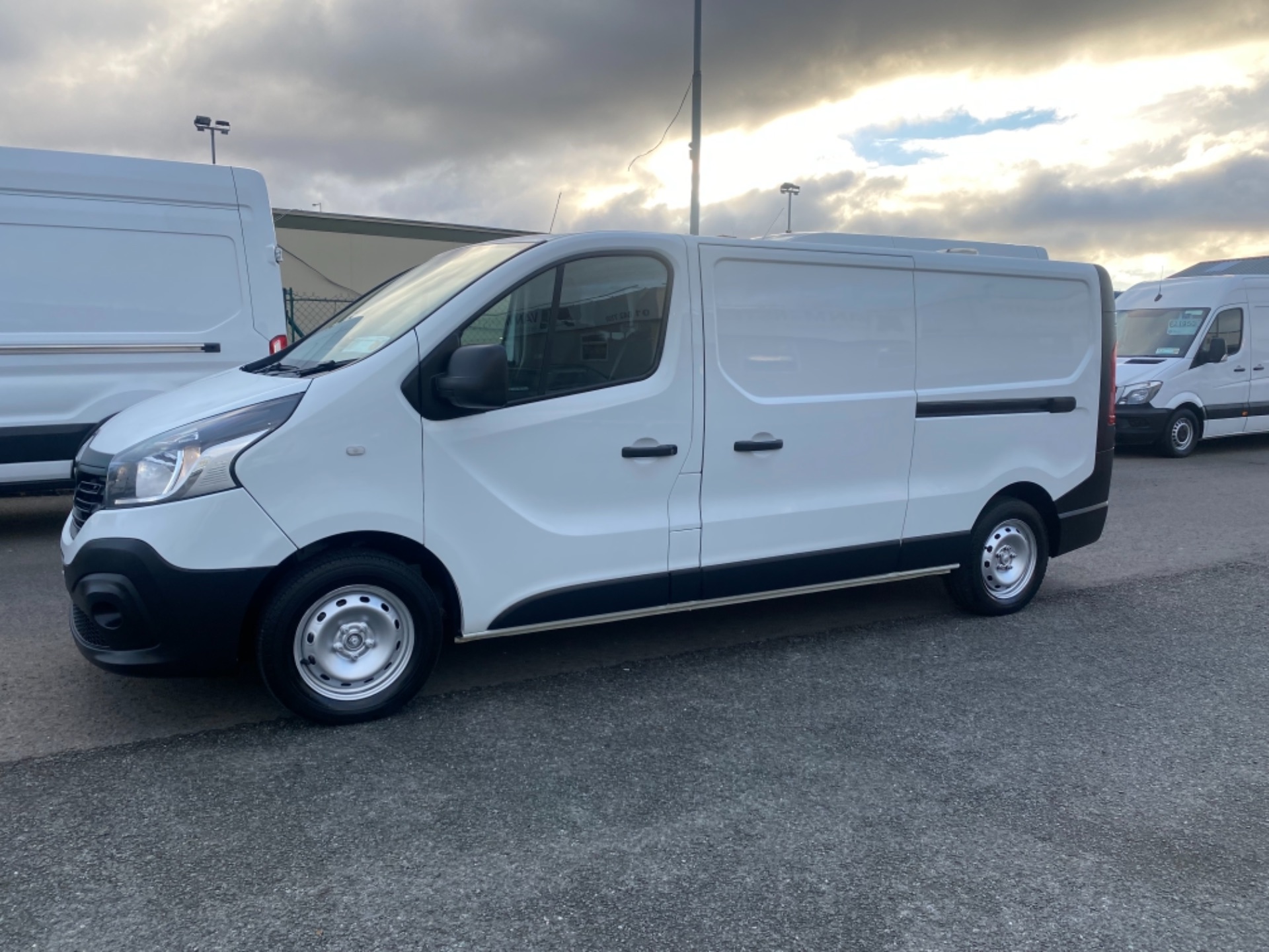 2018 Renault Trafic LL29 DCI 120 Business 3DR (181D13694) Thumbnail 4