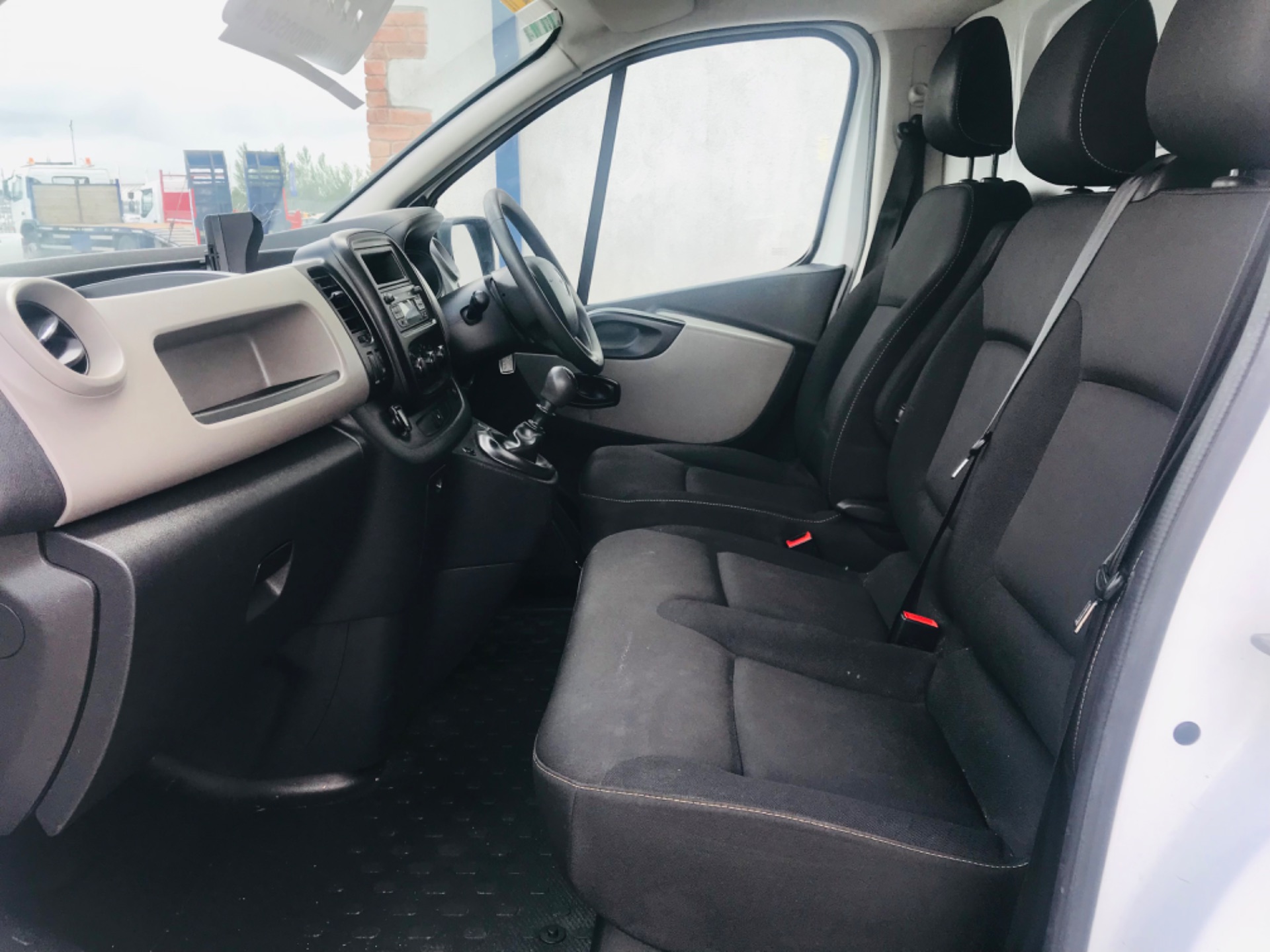 2018 Renault Trafic LL29 DCI 120 Business 3DR (181D13722) Thumbnail 11