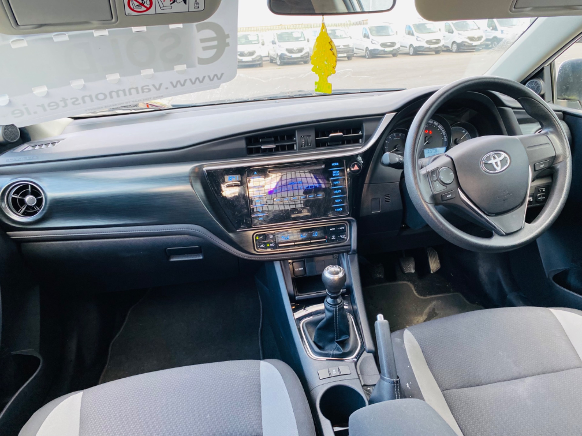 2018 Toyota Auris VAN 1.4 D4D Terra 4DR (181D21742) Image 11