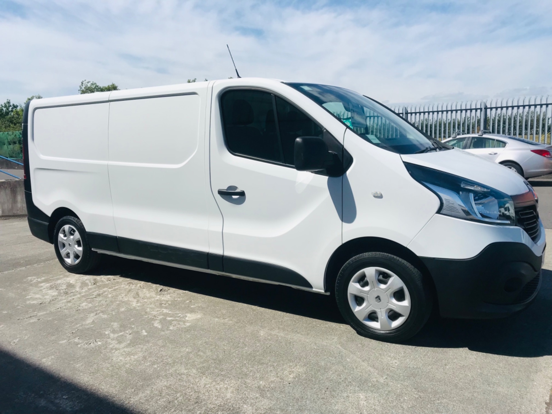 2018 Renault Trafic LL29 DCI 120 Business 3DR (181D43933) Thumbnail 3