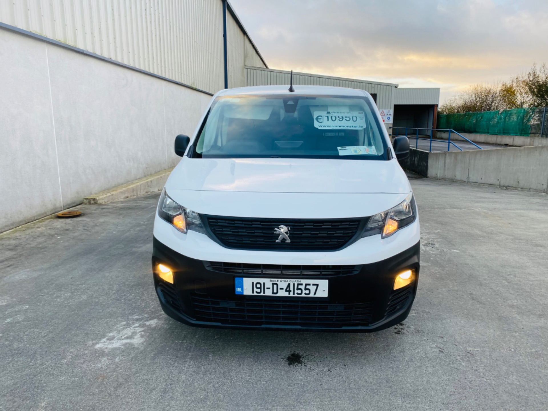 2019 Peugeot Partner Prof Plus 1.6hdi 100 1000KG 2D (191D41557) Thumbnail 2