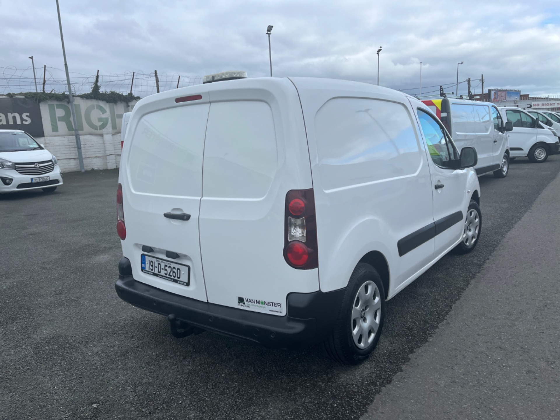 2019 Peugeot Partner Professional 1.6 Blue HDI 75 3 (191D5260) Thumbnail 9