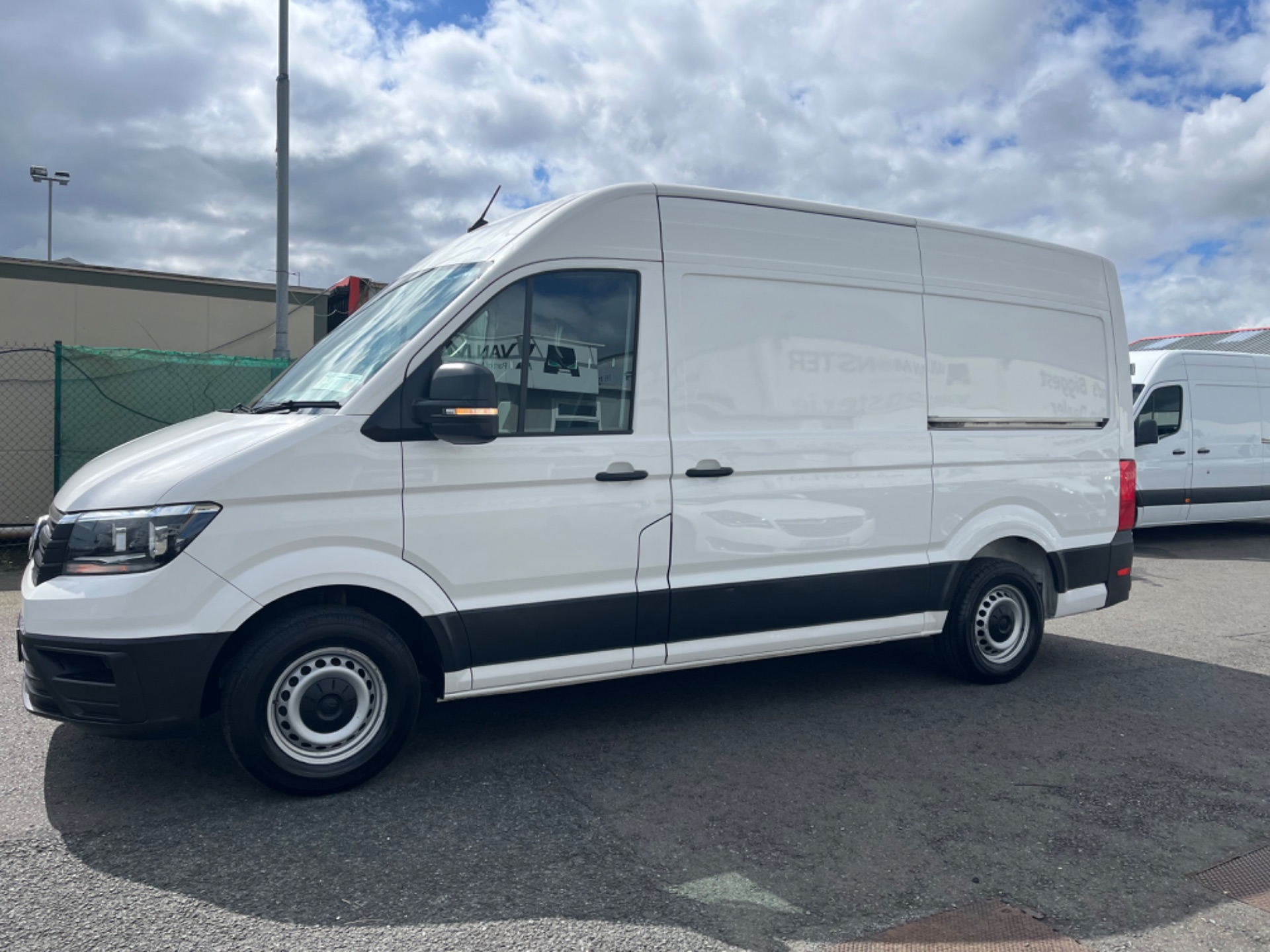2020 Volkswagen Crafter 35 MWB 140HP M6F 5DR (201D14498) Image 3