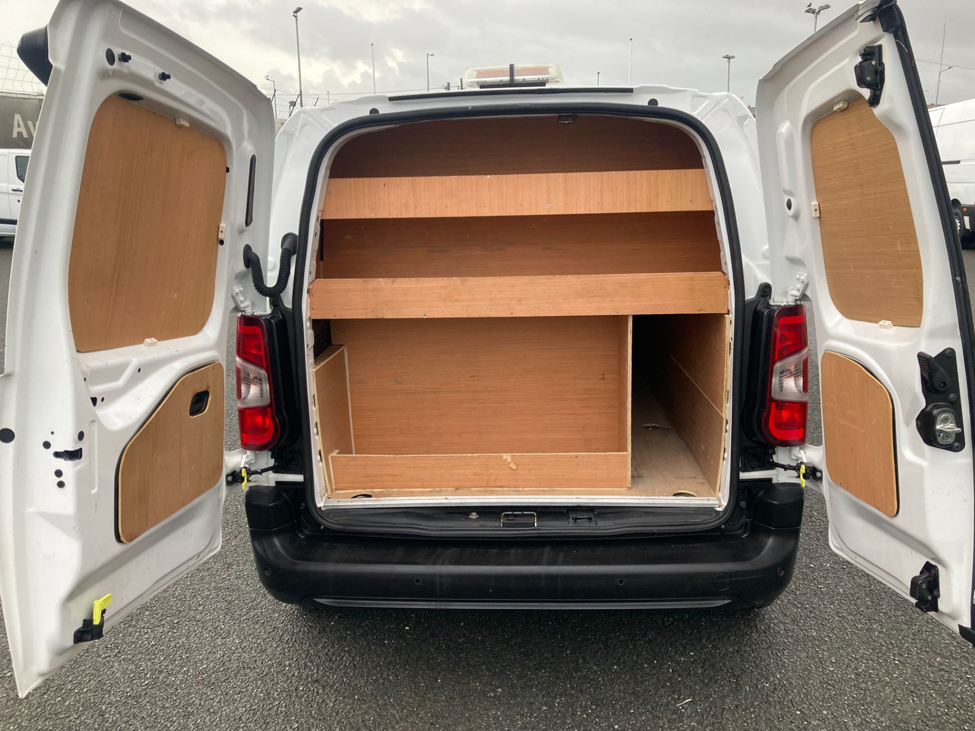 2020 Peugeot Partner Professional Plus 1.5 Blue HDI (202D19110) Image 9