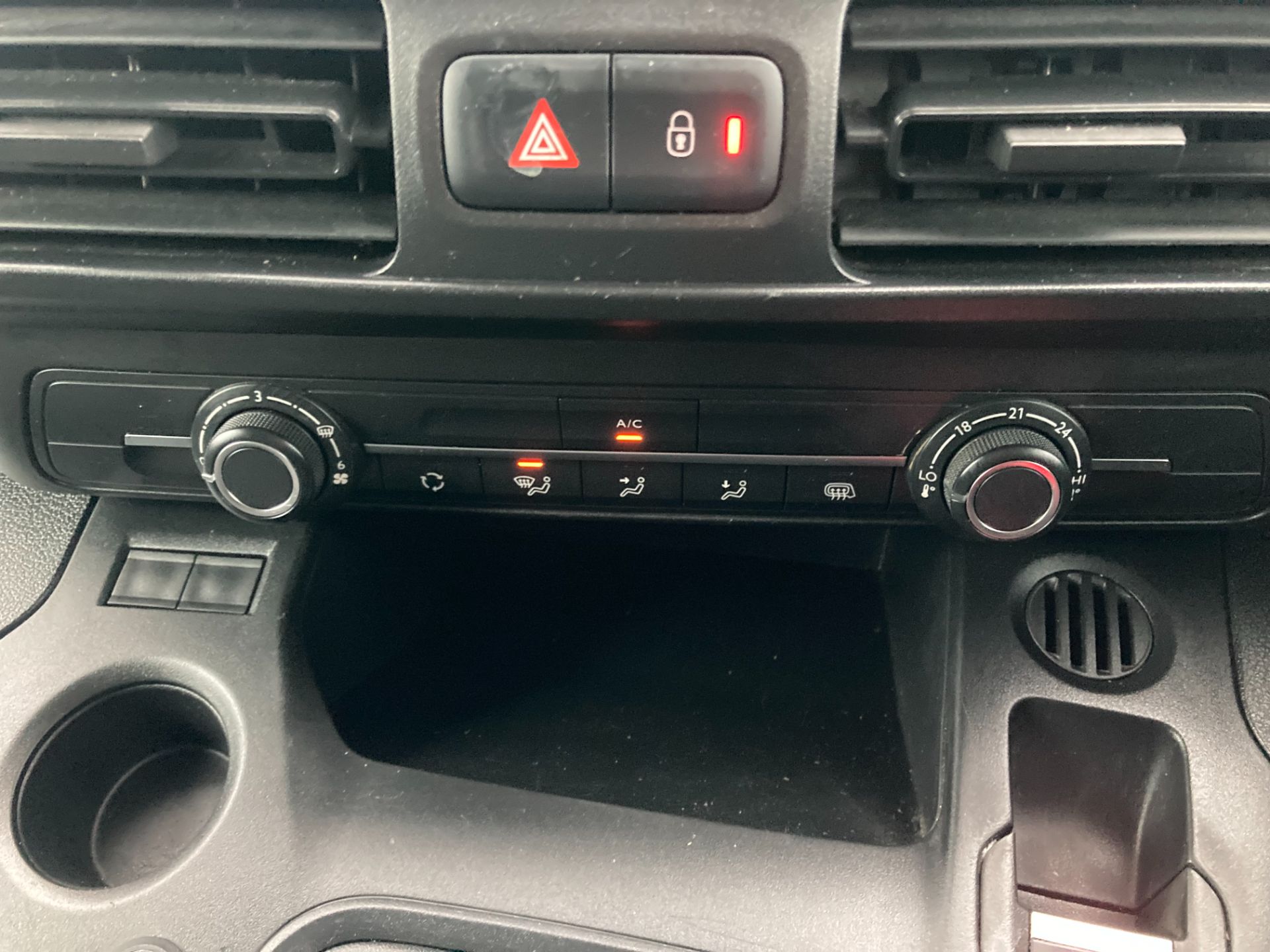 2020 Peugeot Partner Professional Plus 1.5 Blue HDI (202D19110) Image 13