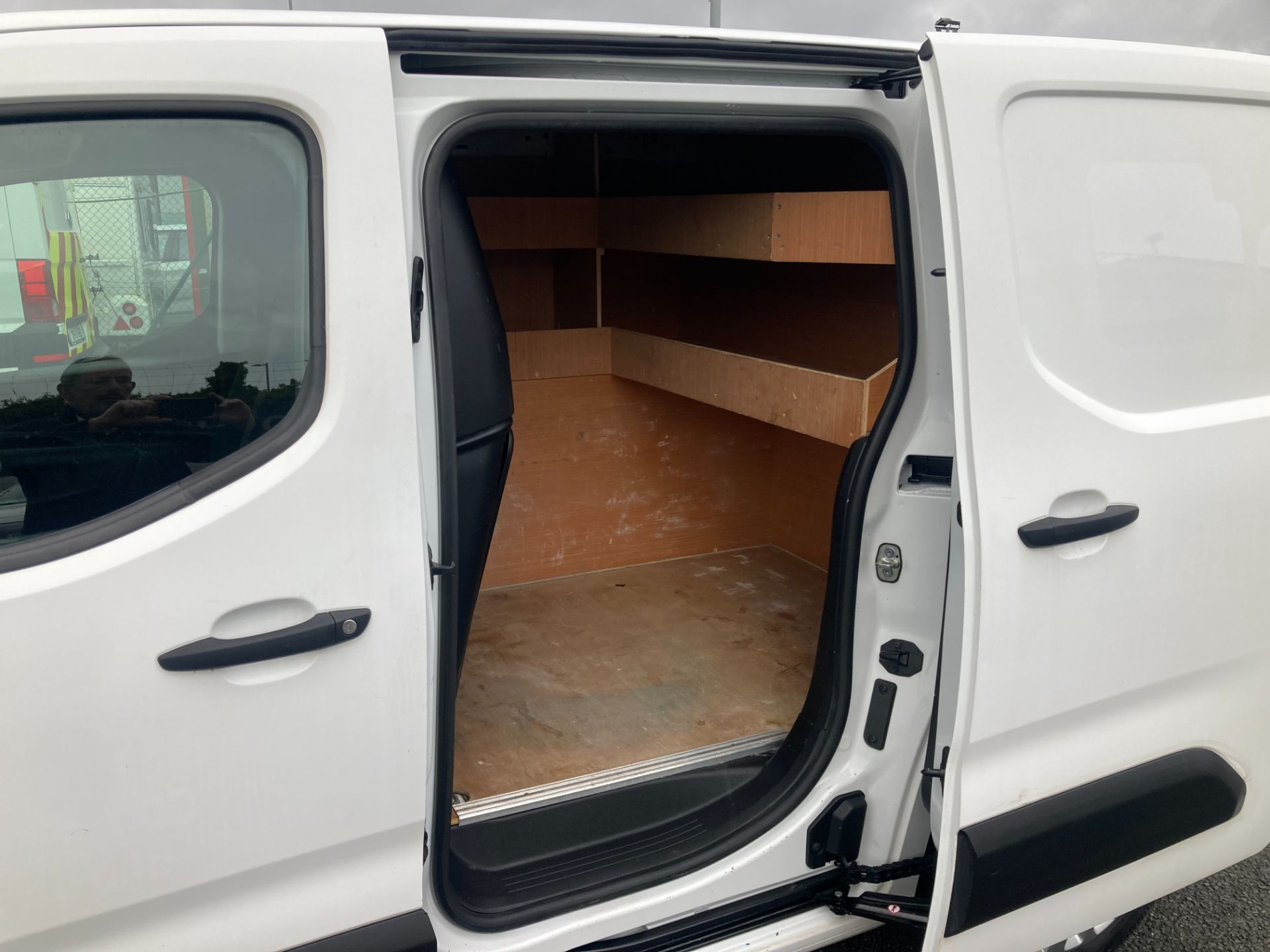 2020 Peugeot Partner Professional Plus 1.5 Blue HDI (202D19110) Image 10