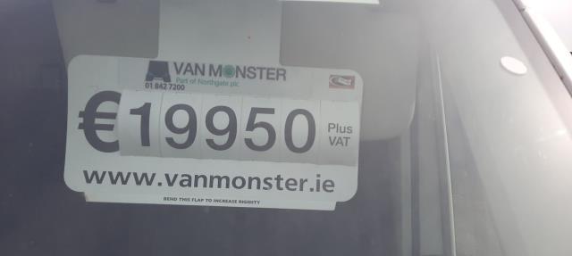 2021 Volkswagen Crafter 35 MWB 140HP M6F 5DR (212D15480) Image 3